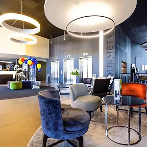 4* מלון Novotel