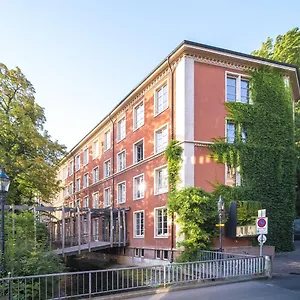  Hostel Youth